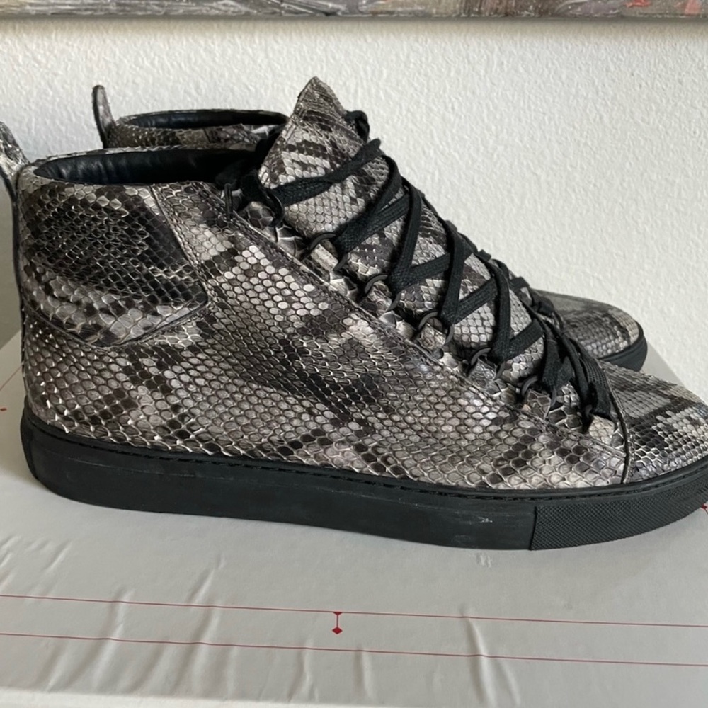 Men’s shoes